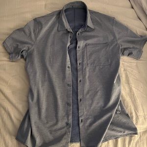 men’s Lulu Lemon short sleeve button down XL